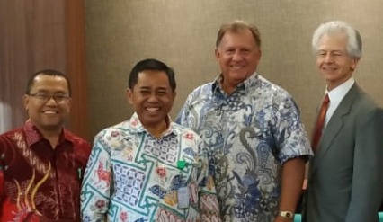 Dr. Akhmad Saikhu, Ministry of Health National Institute of Health Research and Development Director General Dr. Siswanto, Utah State Senator Curt Bramble, and Jack Henningfield, Johns Hopkins and Pinney Associates.